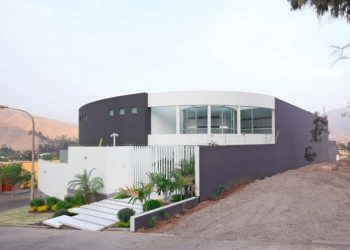 Casa O en La Planicie: Lenguaje de líneas curvas