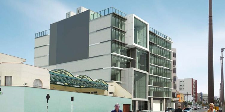 Estructura de cuatro sótanos y siete pisos con aislamiento sísmico