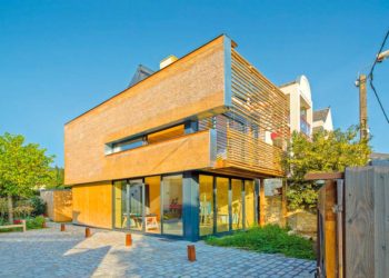 La Fabrik: Pared de totora para 90 años