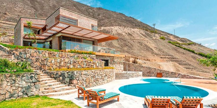 Casa de Azpitia: Relación material con el paisaje