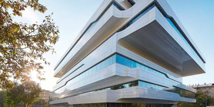 Dominion Office Building en Rusia: Atrio como punto central