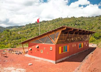 Volumen educativo con apoyo comunitario