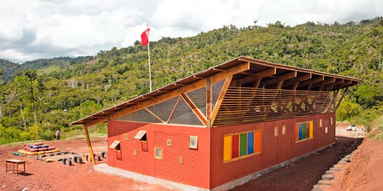 Volumen educativo con apoyo comunitario