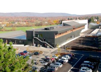 Escuela secundaria Proudhon en Besançon: Lo antiguo y lo nuevo