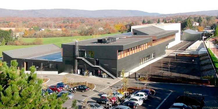 Escuela secundaria Proudhon en Besançon: Lo antiguo y lo nuevo