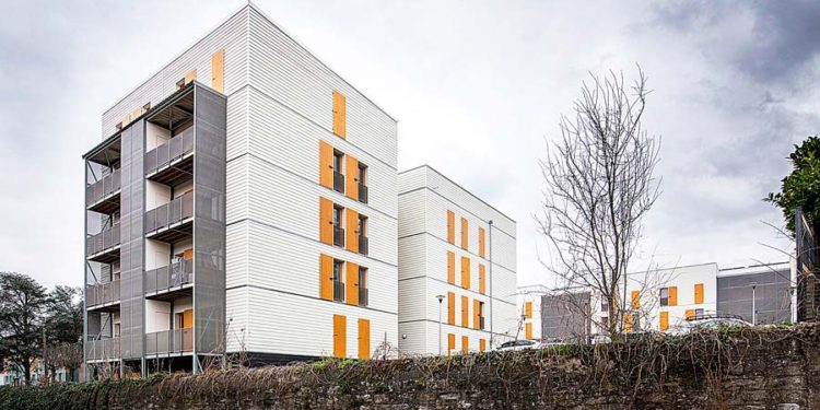 60 viviendas sociales en Rive-De-Gier: Barrio ecológico construido en seco