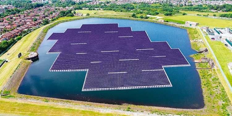 Inglaterra construirá planta de energía solar en un lago