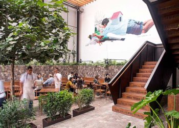 Café de Lima: Remodelando estructuras sin romper el “cascarón”