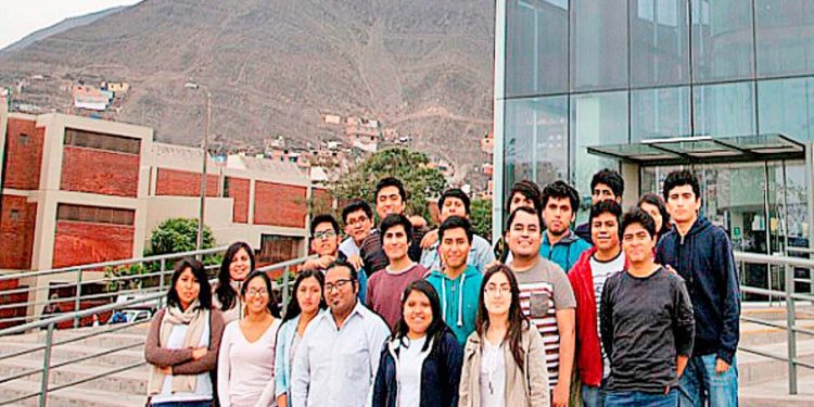 Estudiantes UNI son finalistas en concurso internacional con proyecto de casa sostenible
