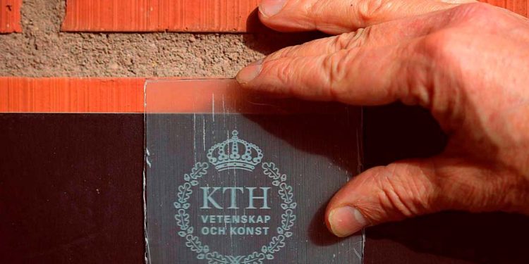 Crean “madera transparente” que almacena y libera calor en viviendas