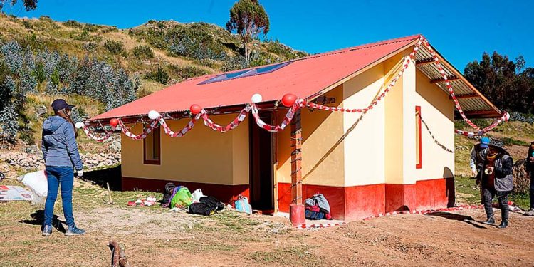 Cusco: Entregan primeras viviendas bioclimáticas para contrarrestar bajas temperaturas