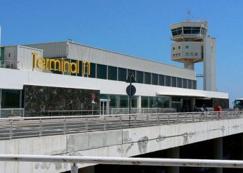 España: Implementarán aislamientos en viviendas cercanas a aeropuerto