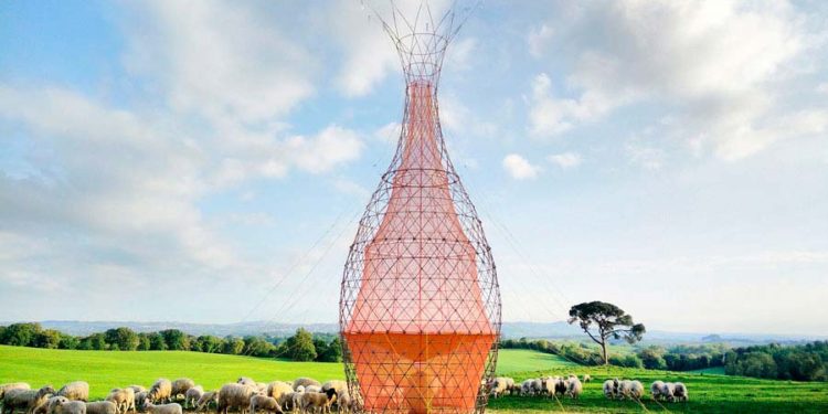 Warka Water recolecta agua de lluvia, niebla y rocío