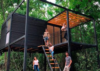 Estudiantes de arquitectura utilizan perfiles de acero para construir casa capaz de expandirse