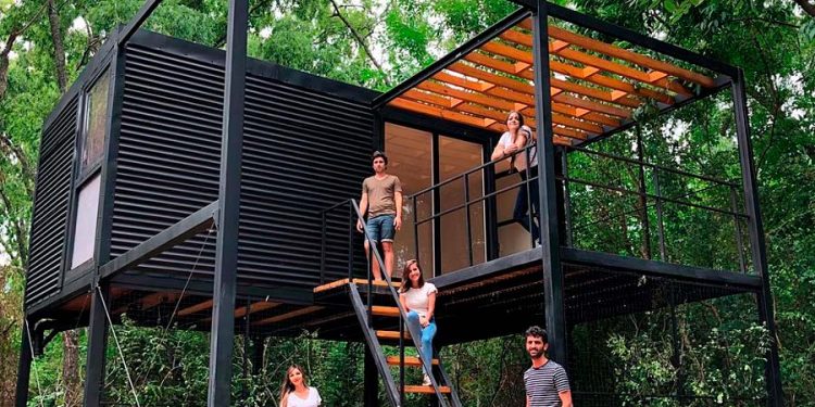 Estudiantes de arquitectura utilizan perfiles de acero para construir casa capaz de expandirse