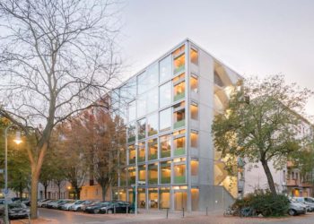 Alemania: Inauguran edificio de seis pisos y de uso mixto construido con elementos prefabricados