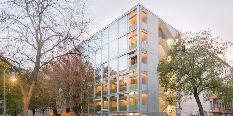 Alemania: Inauguran edificio de seis pisos y de uso mixto construido con elementos prefabricados