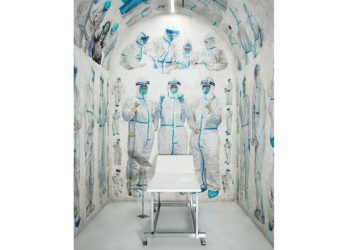 Presentan “Be a Bat Man”, el escudo portátil que protege del coronavirus