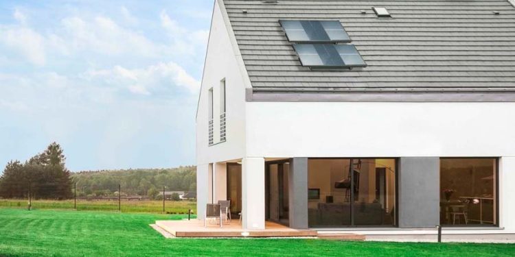 Source: Panel solar que extrae hasta cinco litros  de agua diarios del aire