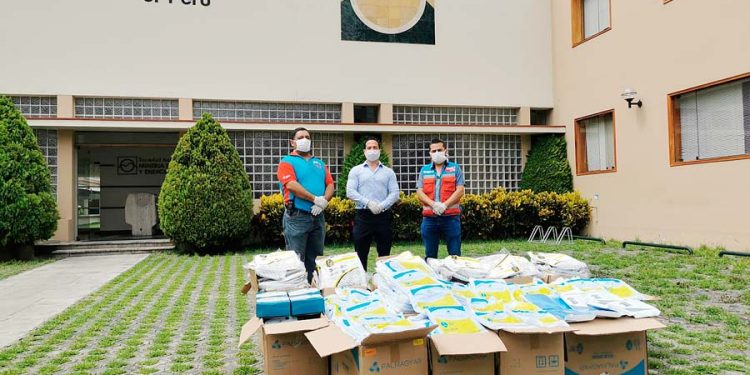 Pluspetrol dona material de bioseguridad para el personal del SAMU