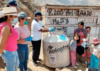 Rotoplas dona 100 tanques de almacenamiento de agua para familias vulnerables