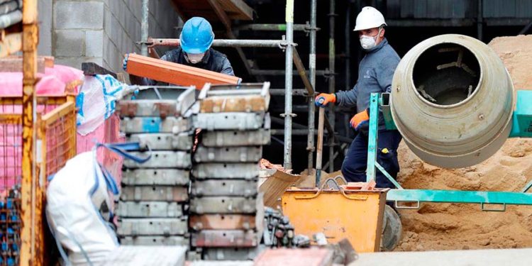 Medidas para evitar contagio de COVID-19 en obras incluye transporte y concesionario de alimentación exclusivos para el personal