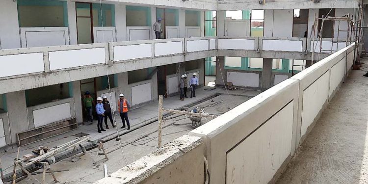 Transfieren S/ 195.7 millones para reconstrucción de colegios y de infraestructura vial