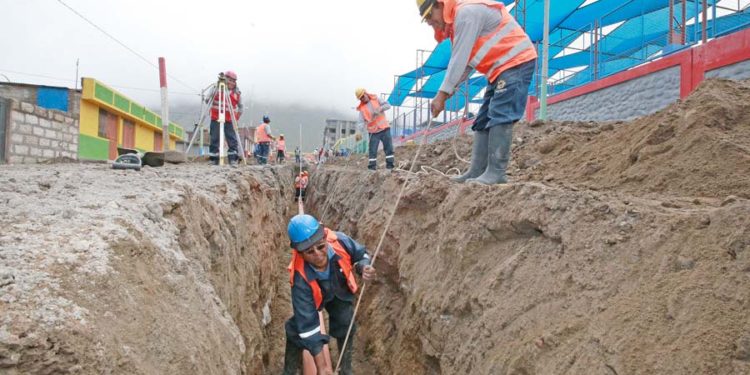 Sedapal invertirá S/ 460 millones en 10 obras de mejoramiento de redes de agua y saneamiento