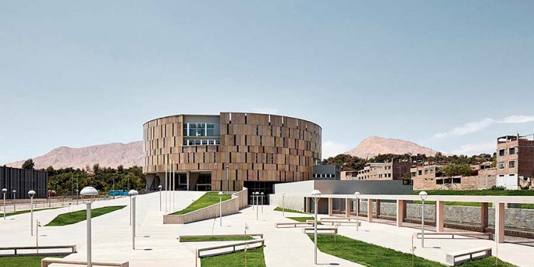 Sede del Gobierno Regional de Moquegua y el Conjunto Residencial UP Town Valente ganaron el Premio Arquitectura y Ciudad 2020