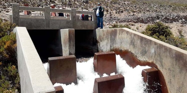 Proyecto Especial Pasto Grande descarga agua para el Valle de Tambo