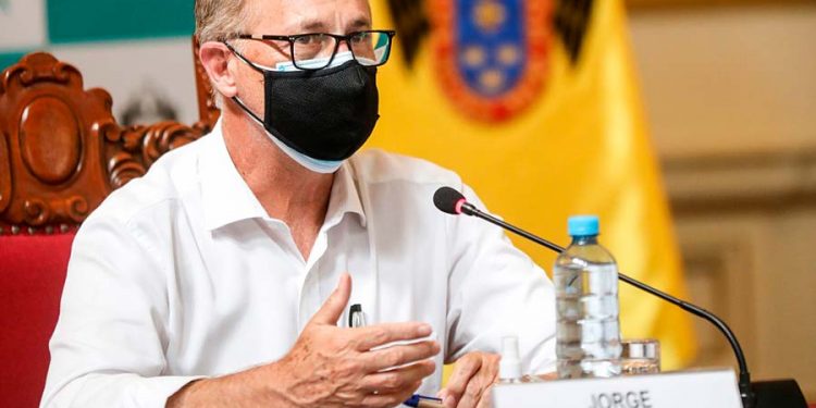 Alcalde Jorge Muñoz propone suspender los efectos del RIZ de Lurín