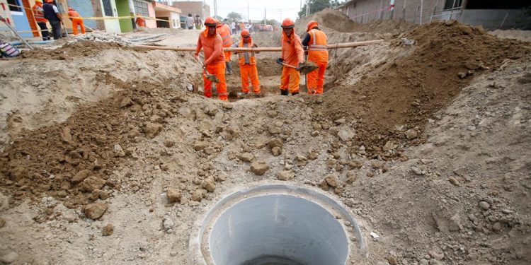 Transfieren más de S/ 7 millones para ejecutar 12 obras de saneamiento en siete regiones