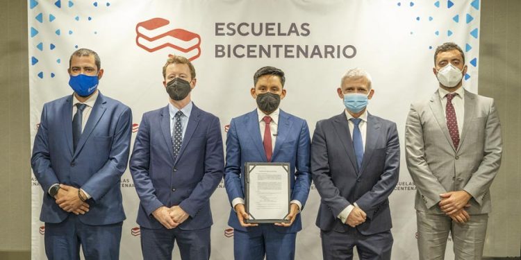 Consorcio ecuatoriano-uruguayo Ripconciv & Stiler firma contrato para construcción de las primeras Escuelas Bicentenario