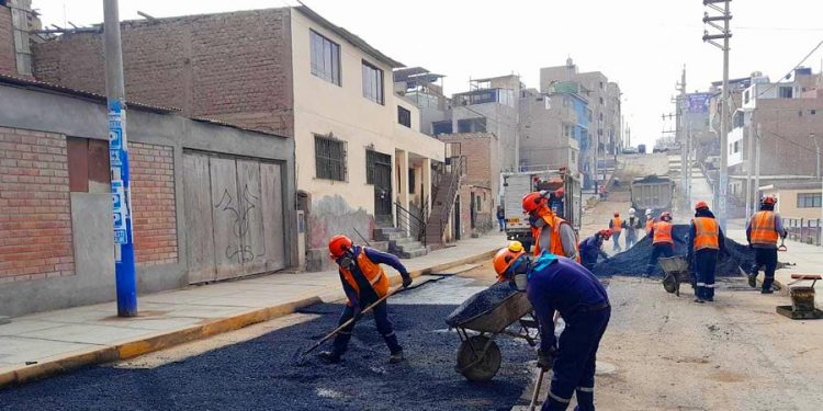 La empresa Agua SCM Inició reparación de calles afectadas por megaobra de agua y desagüe en Chorrillos