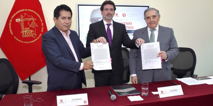 Capeco y FTCCP acuerdan aumento salarial de más de 8% en los jornales básicos de obreros