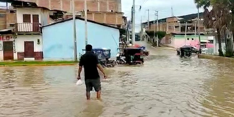 Río Tumbes se desborda y afecta a 600 viviendas de la ciudad