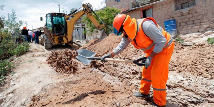 Gobiernos regionales, gobiernos locales y universidades públicas podrán financiar más de S/ 25,000 millones para inversiones OxI