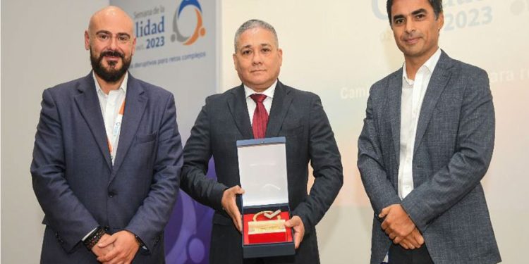 Reconocimiento a MEGAFLEX PERÚ S.A.C por haber recertificado ISO 9001:2015 en Sistema de Gestión de Calidad en Fideicomiso