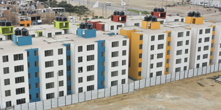 Doscientas mil personas acceden a una vivienda formal y a agua potable cada año en Perú