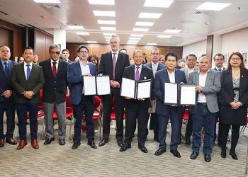 Capeco, FTCCP y el Mintra firman convenio para mejorar las políticas laborales en el sector construcción