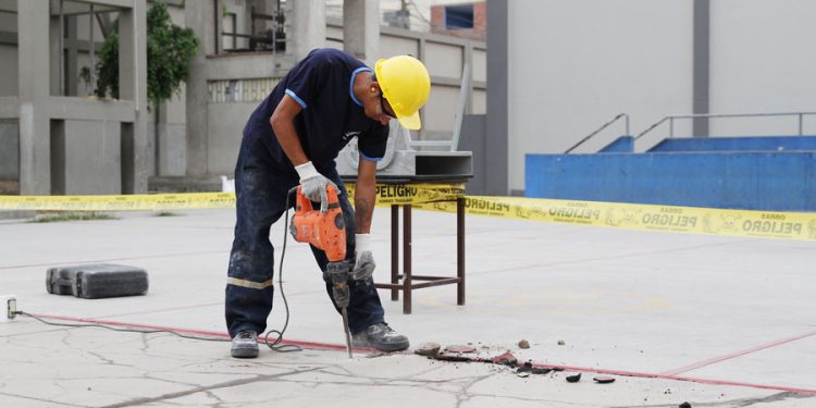 Transfieren S/ 295 millones para el mantenimiento 54,856 colegios