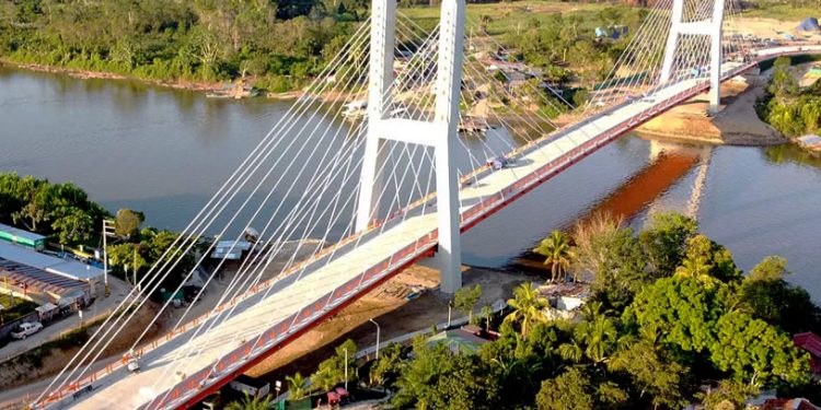 PERI suministró el 100% de enconfrados y andamios al proyecto Puente Huallaga