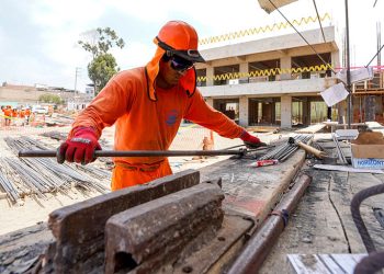 Avanza ley que amplía cobertura de EsSalud para trabajadores de construcción civil