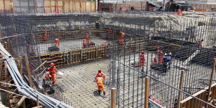 España: Escasez y envejecimiento de la mano de obra amenazan al sector construcción