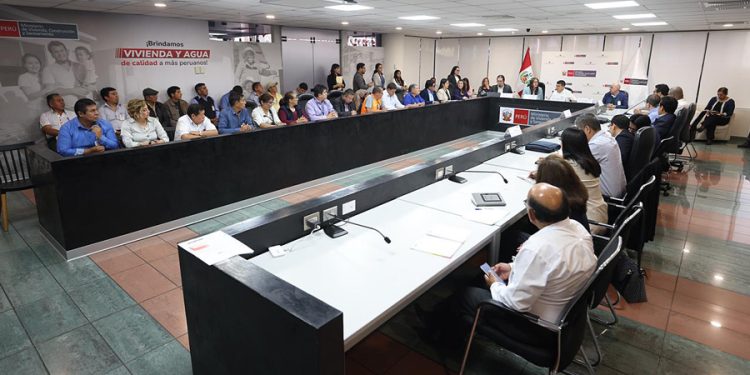 MVCS y gremios de mercados impulsan soluciones conjuntas para el cumplimiento de los VMA